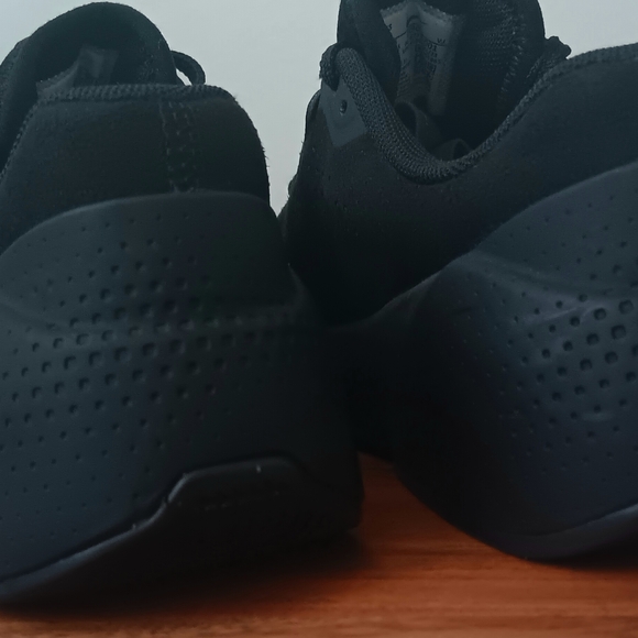 Nike Black Athletic Shoes for Performance - Picture 8 of 16